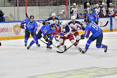 Хоккейная "Лада" вышла в плей-офф 