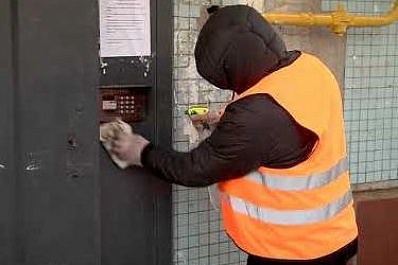 В Самарской области Госжилинспекция выявила 500 нарушений, проверяя качество санобработки подъездов