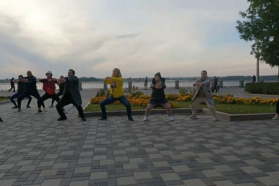 На самарской набережной прошла премьера спектакля "Берег Вавилона"