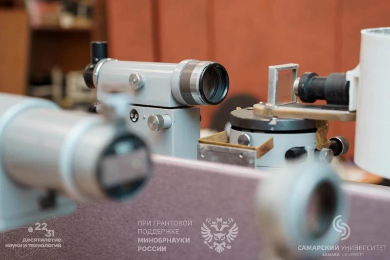 Самарские физики рассчитали, как "превратить" лучи лазера в фотонные нейроны