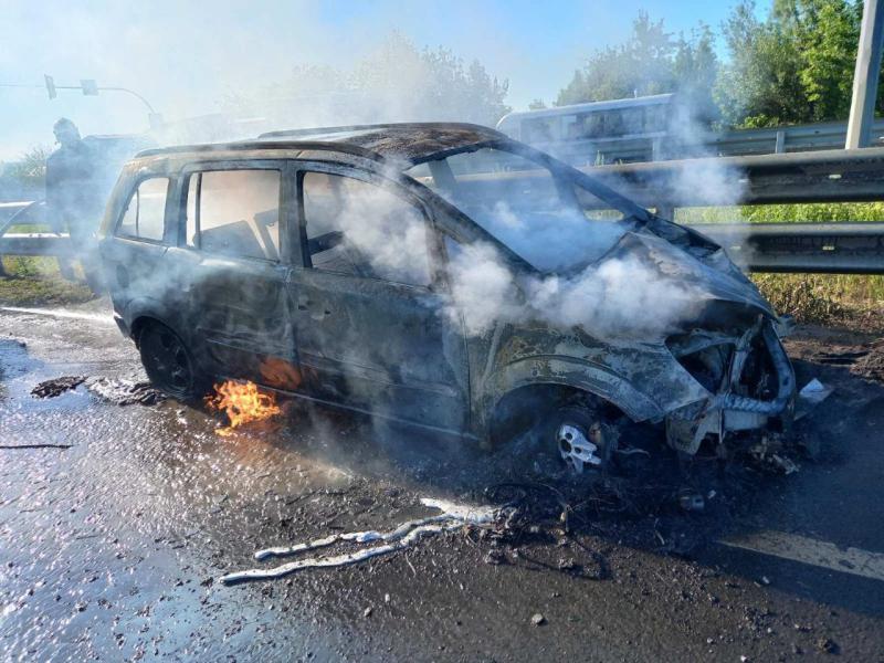 В Самарской области 27 мая на трассе загорелась легковушка
