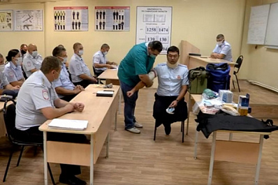 В Самарской области сотрудники ДПС осваивают новые медицинские укладки