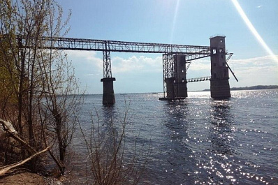Спасатели эвакуировали людей с заброшенной пристани в Самаре