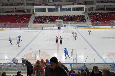 Самарские хоккеисты одержали первую победу в новом Дворце спорта 