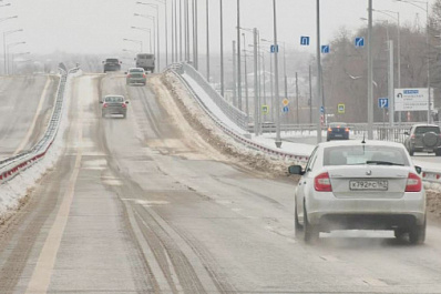 Исторический момент: рабочее движение по новому участку моста через реку Самару открыто