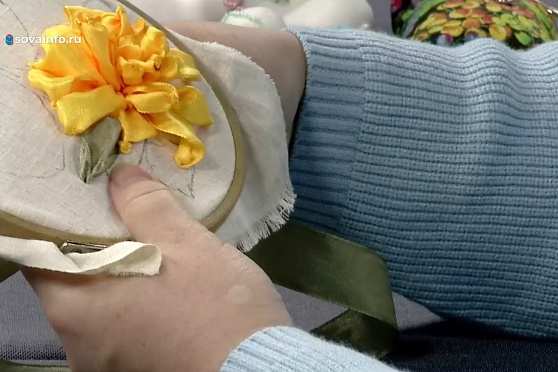 Вышиваем розу. Ручная работа