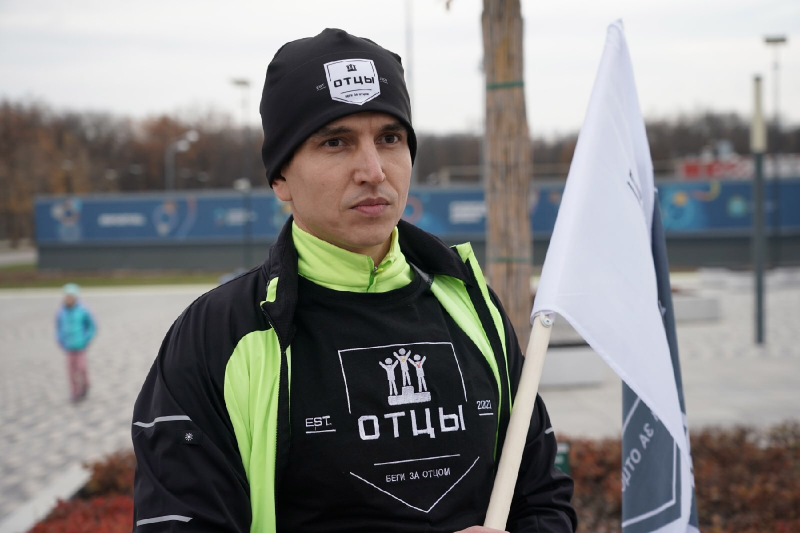 Дмитрий Азаров поддержал идеи спортивно-бегового сообщества "Отцы"