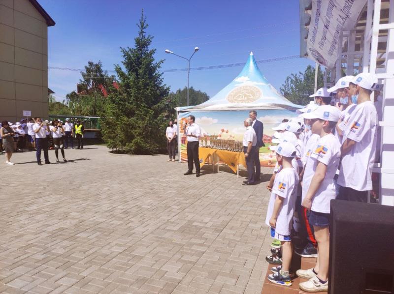 В Кинель-Черкасском районе прошла юбилейная легкоатлетическая эстафета имени Евгения Дерягина