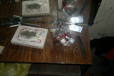 Житель Октябрьска устроил в своей квартире наркопритон