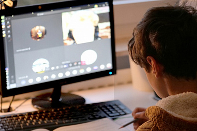 Ученые рассказали, как гаджеты влияют на психику школьников