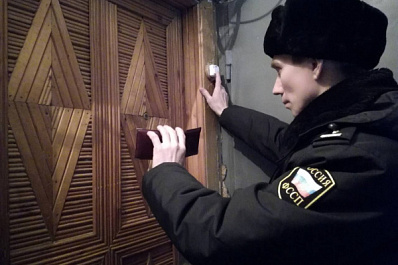 Приставы двое суток дежурили в подъезде, чтобы поймать кошкинского алиментщика