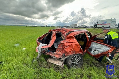 В Самарской области после столкновения "Киа" с грузовиком пострадали водитель и 3 женщины