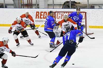 ХК ЦСК ВВС на домашнем льду обыграл "Нефтяник"