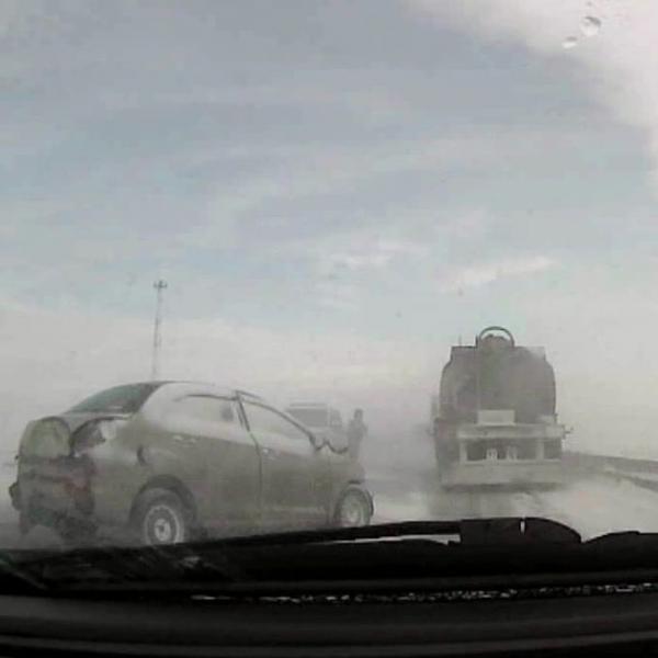 Снежные заносы и ДТП: фото с трассы М5 "Урал"