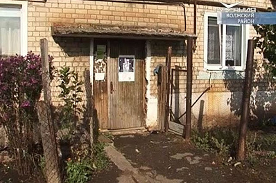 Жители поселка Новоберезовский десять лет ждут ремонта протекающей крыши