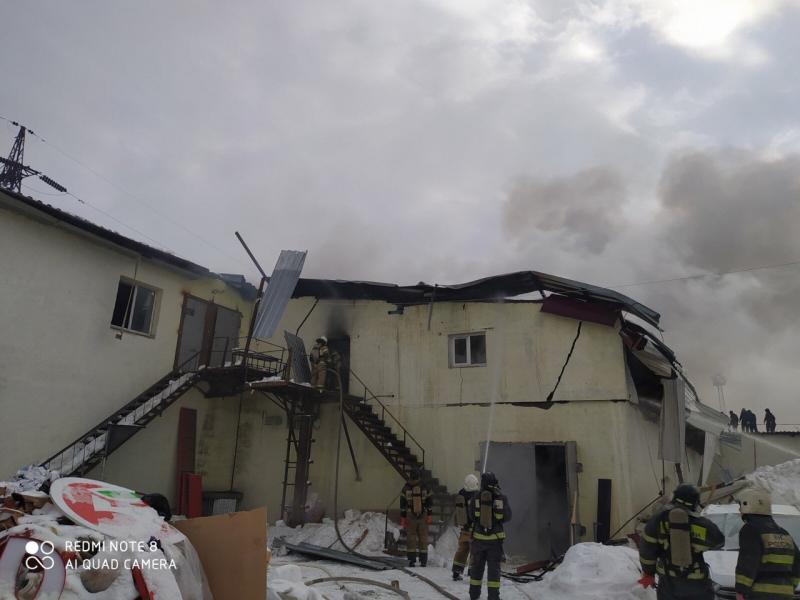 В Самаре на Дальневосточной загорелся склад с восточными сладостями