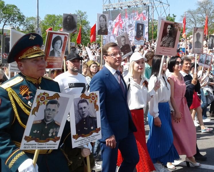 Дмитрий Азаров поздравил жителей Самарской области с Днем Победы