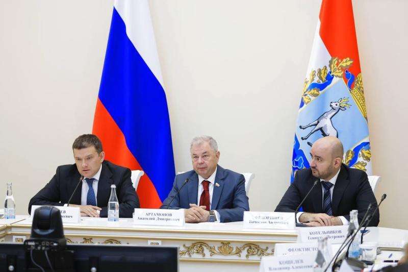 Губернатор Вячеслав Федорищев принял участие в работе Комитета СФ по бюджету в Самаре