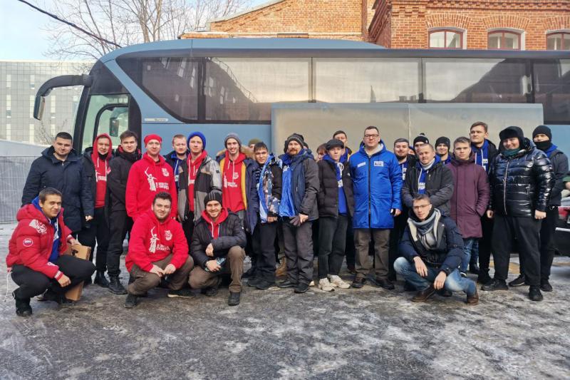На Донбасс отправился 27-й сводный волонтерский отряд "Молодой гвардии Единой России" и "Волонтерской роты"