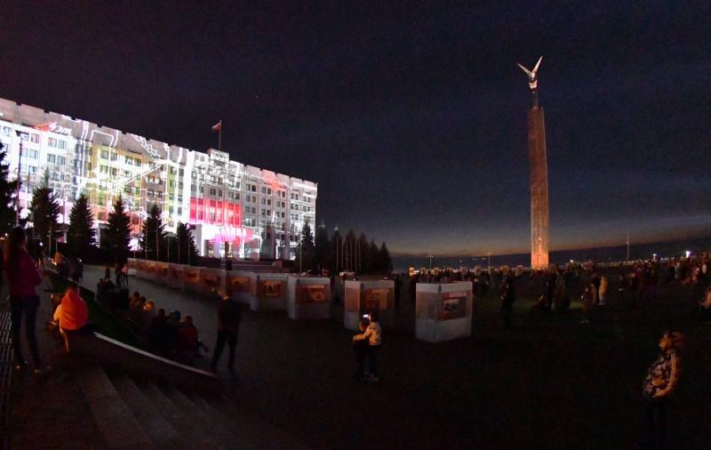 В Самаре на здание Правительства спроецировали события Второй мировой войны