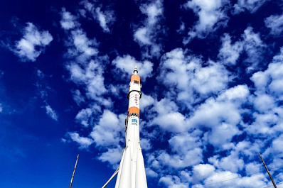 Самарская ракета-носитель "Союз-2.1а" полетела к МКС