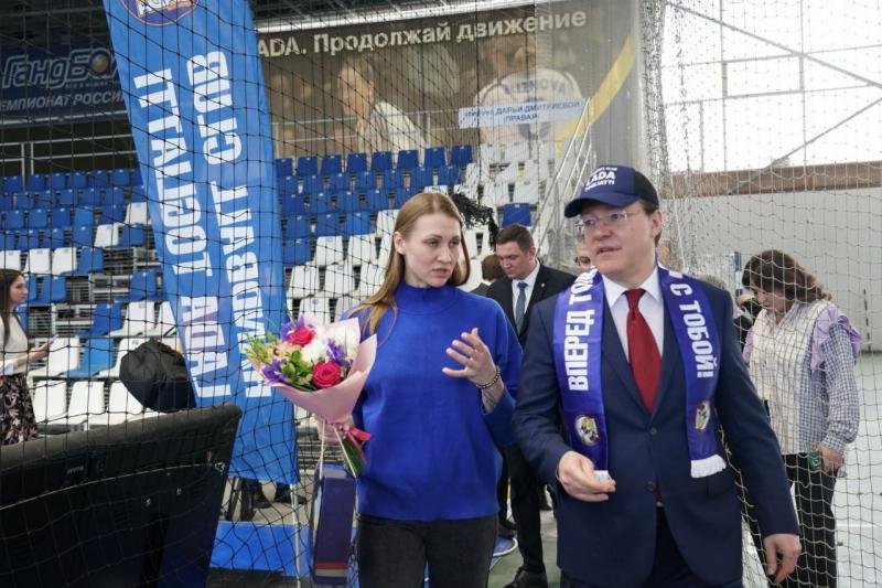 "Девчата, спасибо вам за мастерство": Дмитрий Азаров поздравил с 8 Марта гандболисток тольяттинской "Лады"