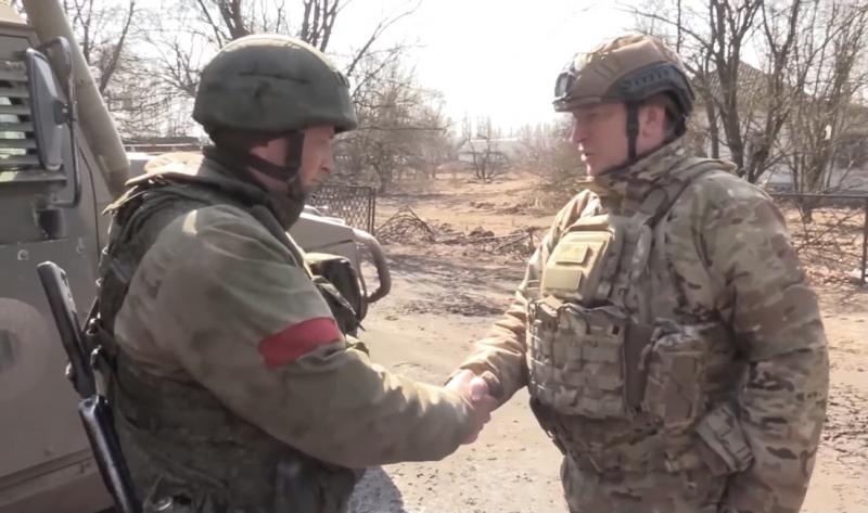 Российским военным на Украине вручили госнаграды