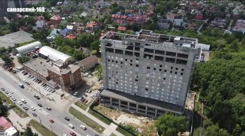 Житель Самары снял с высоты недостроенную 14-этажную гостиницу на ул. Солнечной