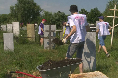 В Новокуйбышевске "Волонтеры Победы" привели в порядок места захоронений героев Великой Отечественной войны