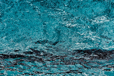 Он уже не дышал: старший лейтенант полиции спасла 4-летнего мальчика, который тонул в бассейне