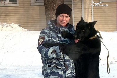 Самарская сетевая компания подарила щенка Центру кинологической службы МВД