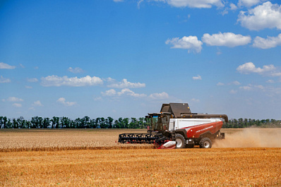 "Надо брать": аграрии Самарской области оценили зерноуборочный комбайн Т500