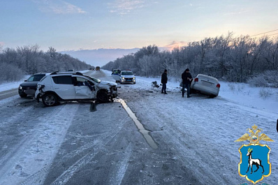 Один погиб, второй в больнице: в Самарской области столкнулись две иномарки