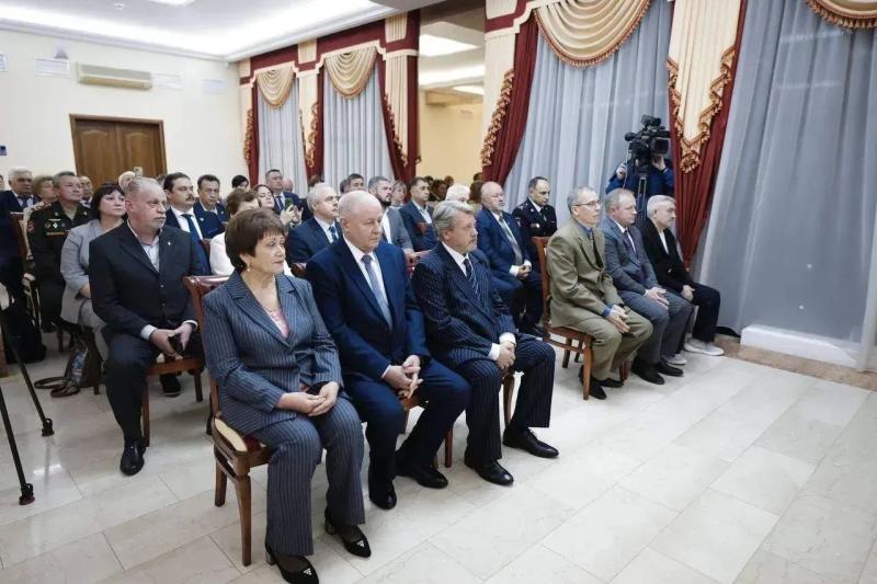 Губернатор Вячеслав Федорищев вручил государственные награды жителям Самарской области