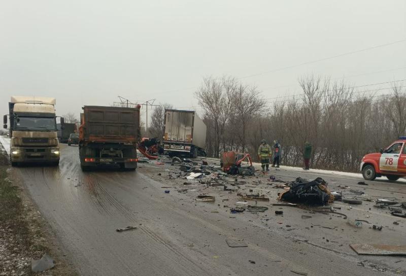 На трассе "Обход Самары" 12 декабря лоб в лоб столкнулись два большегруза