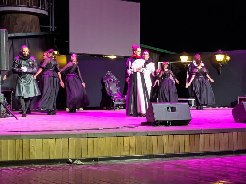 В Тольятти показали концертную версию спектакля "Два благородных дона"