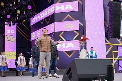 "Вы воплощение единства": Дмитрий Азаров поздравил рекордсменов самого массового вращения в народном танце
