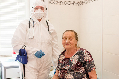 COVID-19 все прогрессировал: в Самаре после тяжелого поражения легких выписали пенсионерку