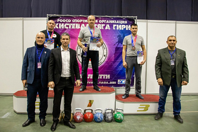 На Спартакиаде "Непобедимая Держава" в Тольятти прошел турнир по кистевой тяге гири