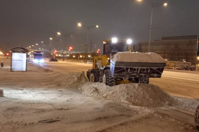 Ночью в Самарской области с последствиями снегопада боролись 349 снегоуборочных машин