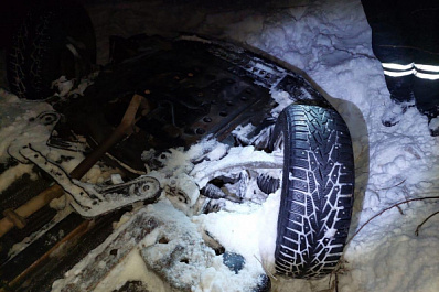 В Ставропольском районе иномарка вылетела с трассы и перевернулась, водитель чудом остался жив