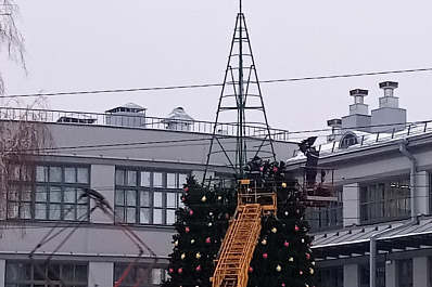 В Самаре начали разбирать новогодние украшения