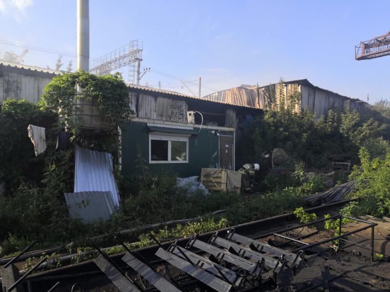 В Самаре загорелся огромный ангар