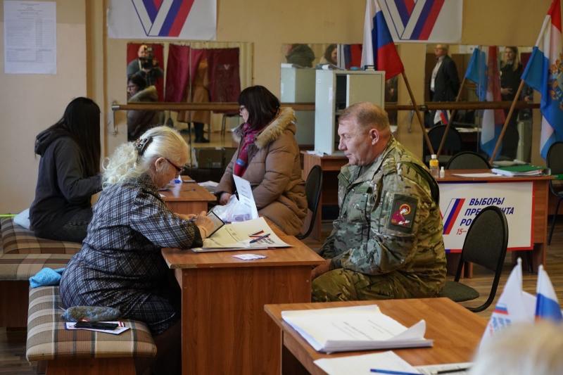 "Проголосовать за будущее страны - наша святая обязанность": супруги Колотовкины посетили избирательный участок