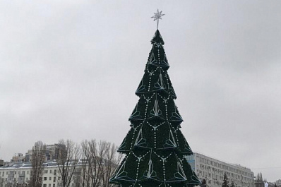 Сызранцы нарядили ёлку с четырехэтажный дом