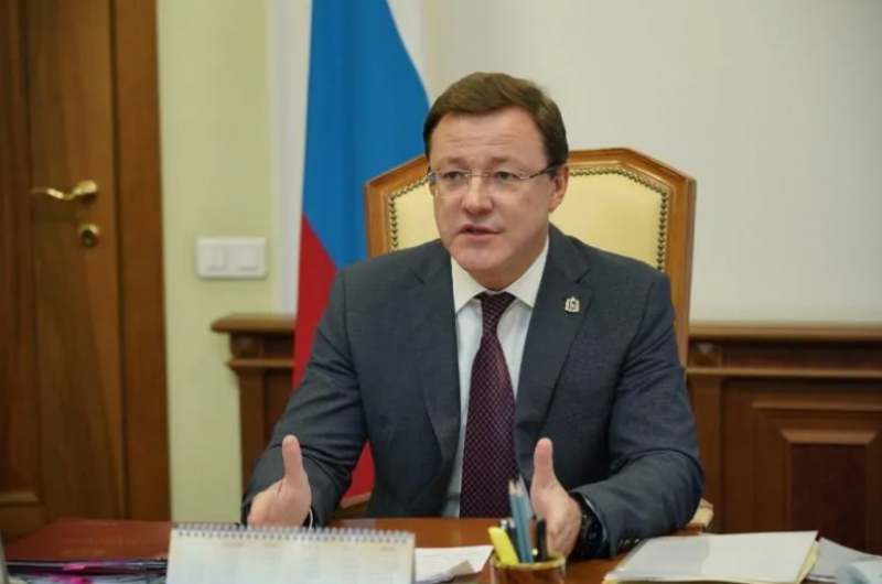 Губернатор Дмитрий Азаров поздравил команду президентской платформы "Россия – страна возможностей" с четырехлетием 