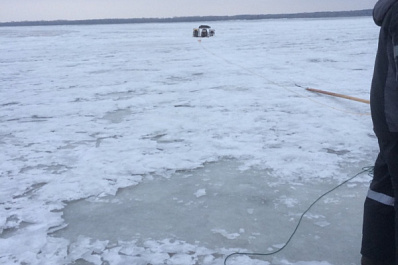 В Самарской области рыбаки провалились в полынью