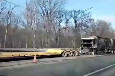 В Самарской области на трассе вспыхнула фура
