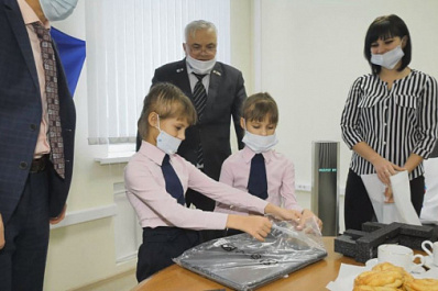 Многодетная семья из Самарской области получила в подарок ноутбук