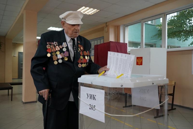 Ветераны, юнармейцы и другие: жители активно приходят на выборы в Самарской области